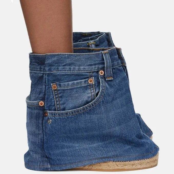 Sự cá tính của những đôi bốt jeans đang làm mưa làm gió giới thời trang - Ảnh 13. Sự cá tính của những đôi bốt jeans đang làm mưa làm gió giới thời trang - Ảnh 13.