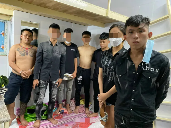 Bắt băng cướp thiếu niên chặn xe, cướp tài sản của người đi đường - Ảnh 1. Bắt băng cướp thiếu niên chặn xe, cướp tài sản của người đi đường - Ảnh 1.