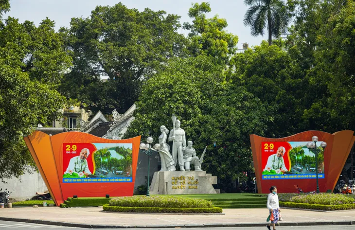 Hà Nội: Các địa điểm công cộng thu hút người dân dịp Quốc khánh 2/9 - Ảnh 1. Hà Nội: Các địa điểm công cộng thu hút người dân dịp Quốc khánh 2/9 - Ảnh 1.