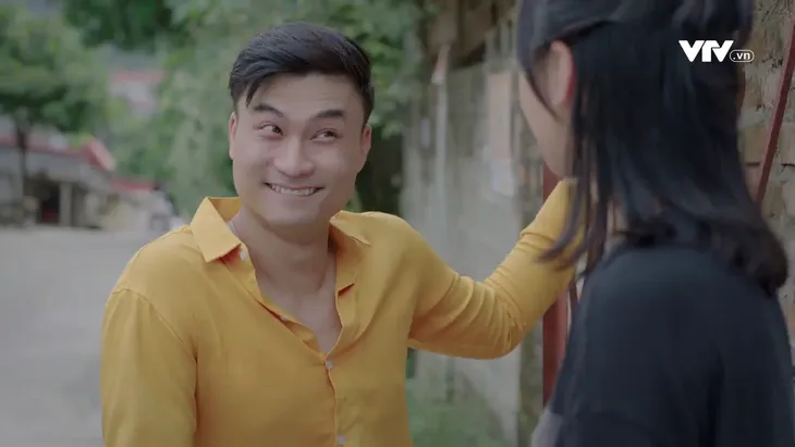 Ga-ra hạnh phúc: Cười đừng hỏi khi Trung đến thăm ông Sơn Ca - Ảnh 1. Ga-ra hạnh phúc: Cười đừng hỏi khi Trung đến thăm ông Sơn Ca - Ảnh 1.