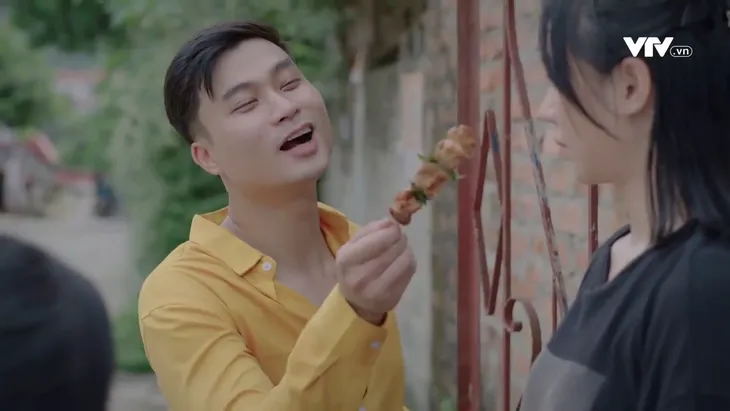 Ga-ra hạnh phúc: Cười đừng hỏi khi Trung đến thăm ông Sơn Ca - Ảnh 3. Ga-ra hạnh phúc: Cười đừng hỏi khi Trung đến thăm ông Sơn Ca - Ảnh 3.