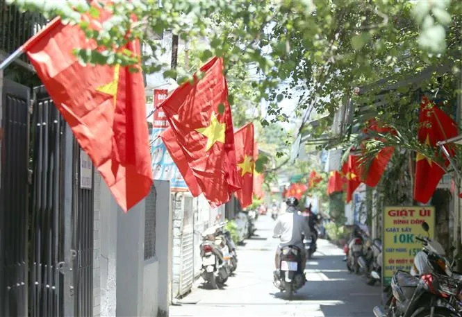 Du khách tấp nập đến Đà Nẵng dịp nghỉ lễ 2/9 - Ảnh 5. Du khách tấp nập đến Đà Nẵng dịp nghỉ lễ 2/9 - Ảnh 5.