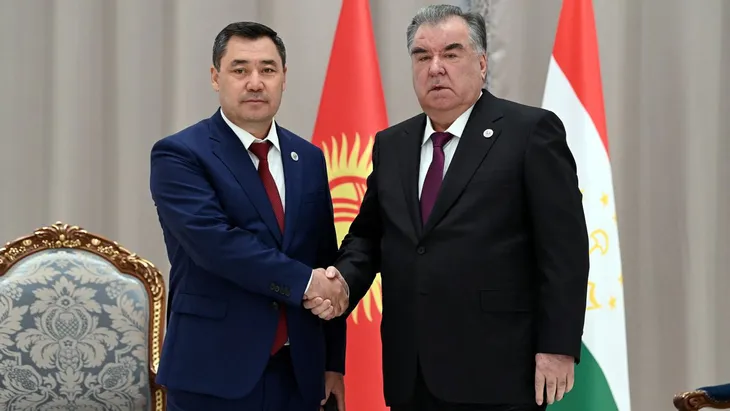Lãnh đạo Kyrgyzstan kêu gọi bình tĩnh sau cuộc xung đột với Tajikistan - Ảnh 1. Lãnh đạo Kyrgyzstan kêu gọi bình tĩnh sau cuộc xung đột với Tajikistan - Ảnh 1.