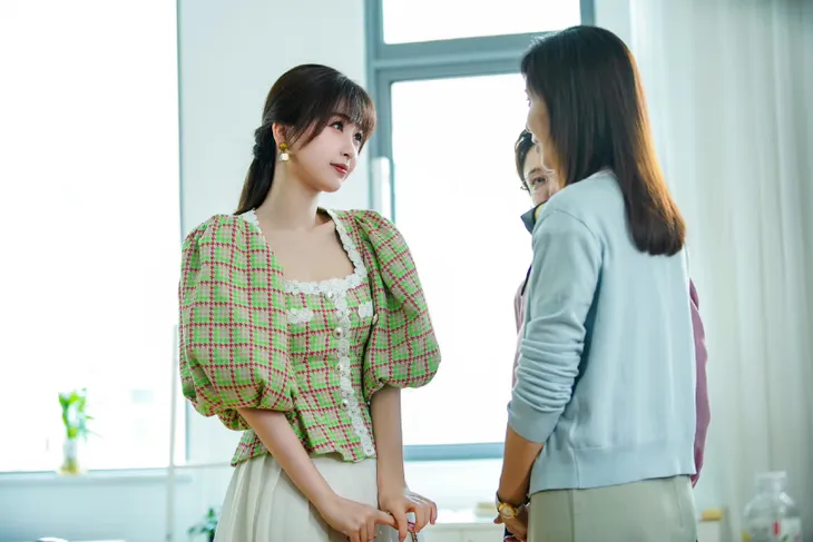 Ngu Thư Hân mang 300 bộ trang phục làm phim Khu rừng nhỏ của hai người - Ảnh 7. Ngu Thư Hân mang 300 bộ trang phục làm phim Khu rừng nhỏ của hai người - Ảnh 7.