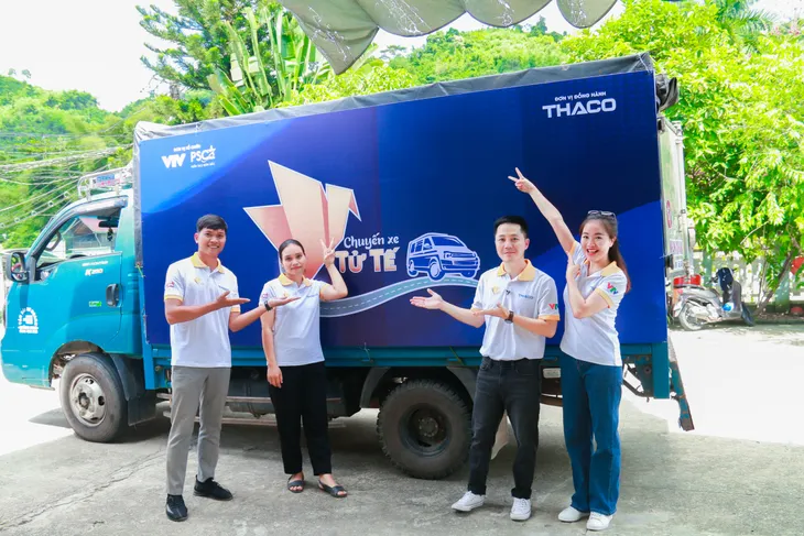 Chuyến Xe Tử Tế mang tới học sinh vùng cao tại Nam Trà My nhiều món quà đầu năm học mới - Ảnh 1. Chuyến Xe Tử Tế mang tới học sinh vùng cao tại Nam Trà My nhiều món quà đầu năm học mới - Ảnh 1.