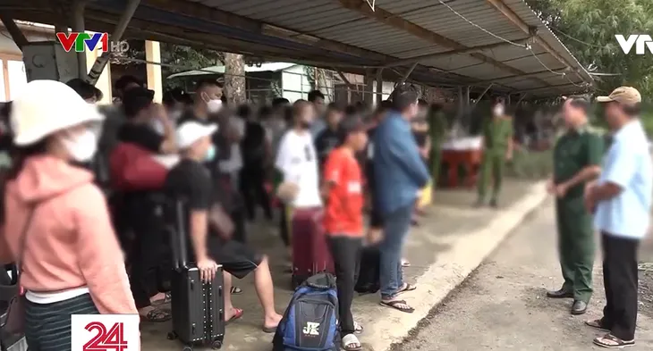 Người lao động tự do ở Campuchia tìm cách về nước qua cửa khẩu Mộc Bài - Ảnh 1. Người lao động tự do ở Campuchia tìm cách về nước qua cửa khẩu Mộc Bài - Ảnh 1.