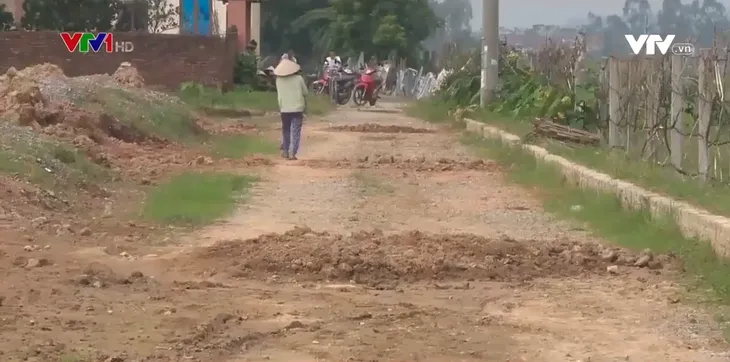 Người dân ngã ngửa khi dự án lấy đường thôn để phân lô - Ảnh 1. Người dân ngã ngửa khi dự án lấy đường thôn để phân lô - Ảnh 1.
