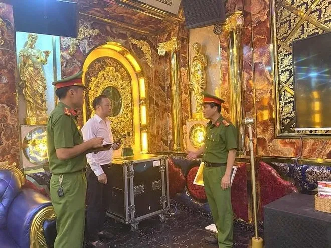 Đình chỉ hàng loạt cơ sở karaoke vi phạm quy định an toàn PCCC trên cả nước - Ảnh 1. Đình chỉ hàng loạt cơ sở karaoke vi phạm quy định an toàn PCCC trên cả nước - Ảnh 1.
