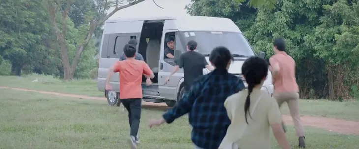 Ga-ra hạnh phúc - Tập 21: Sơn Ca bí mật dàn xếp cả nhóm gặp Trung trâu - Ảnh 6. Ga-ra hạnh phúc - Tập 21: Sơn Ca bí mật dàn xếp cả nhóm gặp Trung trâu - Ảnh 6.