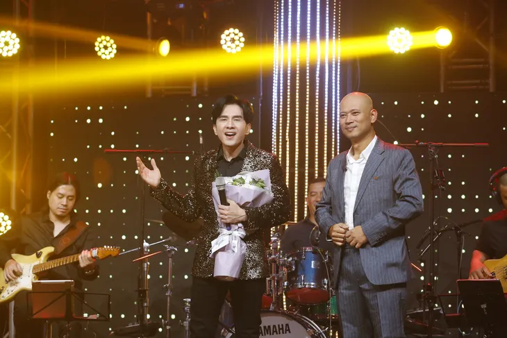 Cuộc hẹn cuối tuần: Đan Trường mong con trai không phải gồng mình, sống khép kín như ba - Ảnh 2. Cuộc hẹn cuối tuần: Đan Trường mong con trai không phải gồng mình, sống khép kín như ba - Ảnh 2.