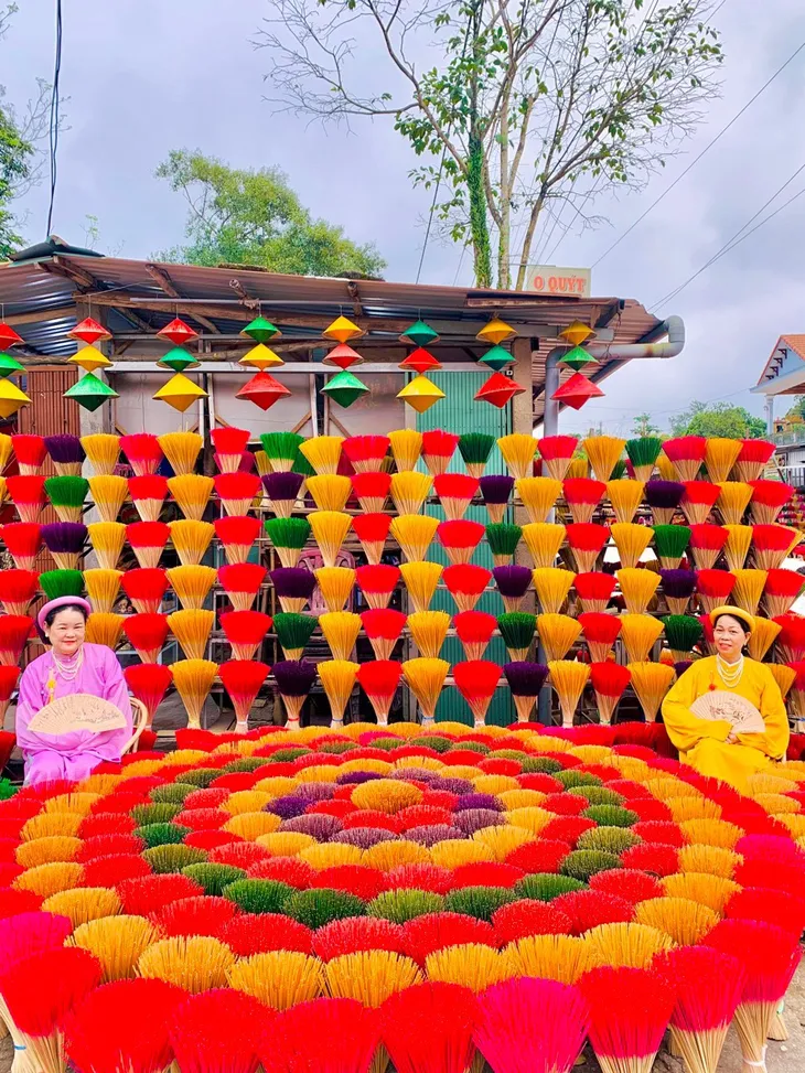 Rực rỡ làng hương Thuỷ Xuân giữa lòng Cố đô trầm lặng - Ảnh 1. Rực rỡ làng hương Thuỷ Xuân giữa lòng Cố đô trầm lặng - Ảnh 1.