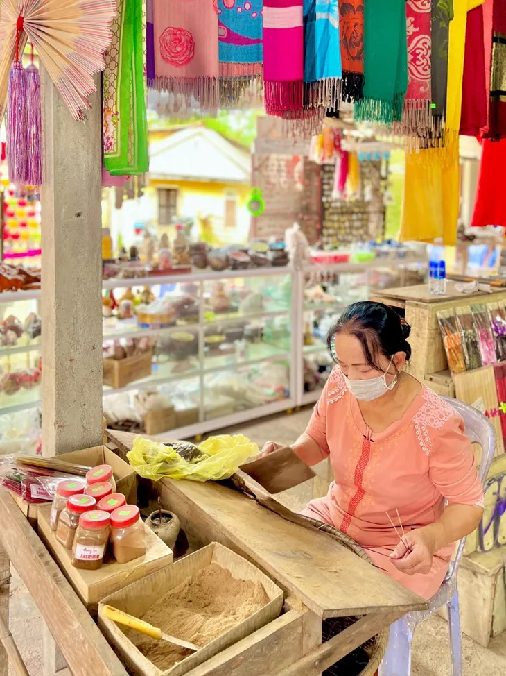 Rực rỡ làng hương Thuỷ Xuân giữa lòng Cố đô trầm lặng - Ảnh 4. Rực rỡ làng hương Thuỷ Xuân giữa lòng Cố đô trầm lặng - Ảnh 4.