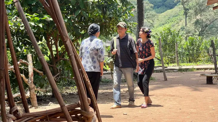 Hé lộ những phân cảnh kịch tính trong phim Mẹ Rơm - Ảnh 3. Hé lộ những phân cảnh kịch tính trong phim Mẹ Rơm - Ảnh 3.