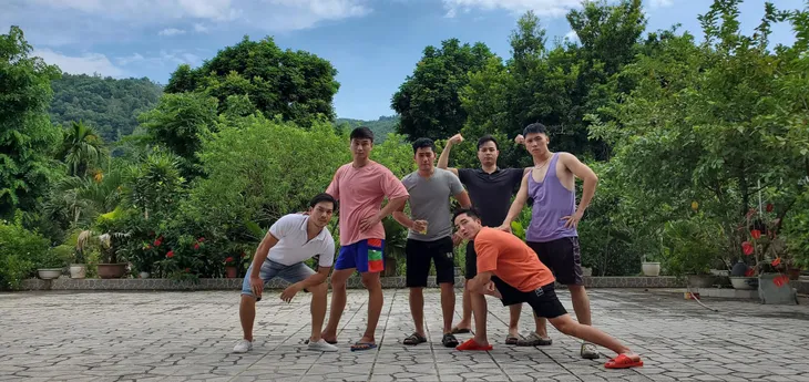 Hậu trường chuyến cắm trại vui vẻ trong Ga-ra hạnh phúc - Ảnh 6. Hậu trường chuyến cắm trại vui vẻ trong Ga-ra hạnh phúc - Ảnh 6.