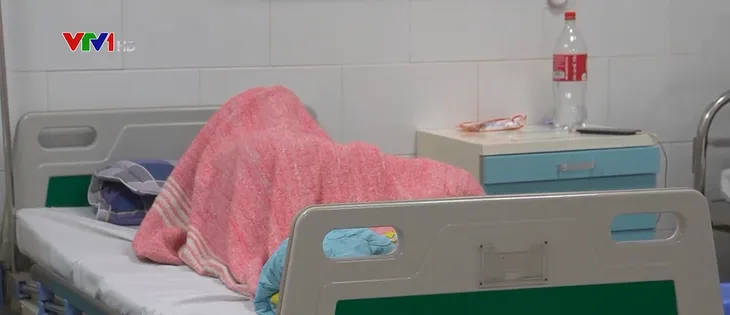 Nhiều người nhập viện vì sử dụng bóng cười - Ảnh 1. Nhiều người nhập viện vì sử dụng bóng cười - Ảnh 1.