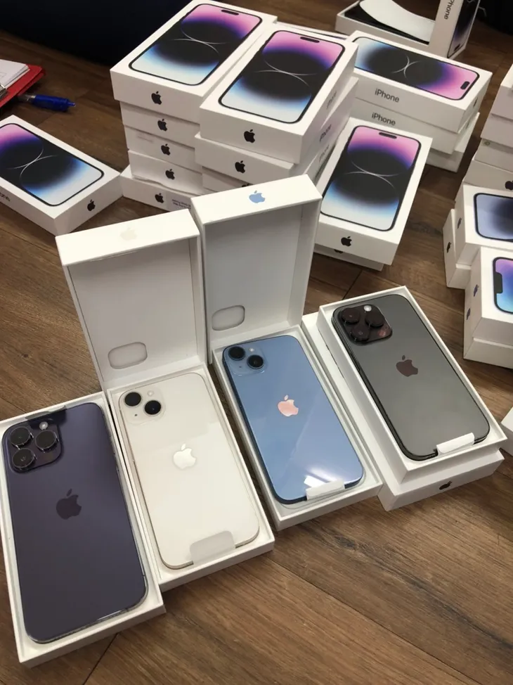 Phát hiện đối tượng vận chuyển hàng chục điện thoại Iphone 14 không hóa đơn chứng từ - Ảnh 2. Phát hiện đối tượng vận chuyển hàng chục điện thoại Iphone 14 không hóa đơn chứng từ - Ảnh 2.
