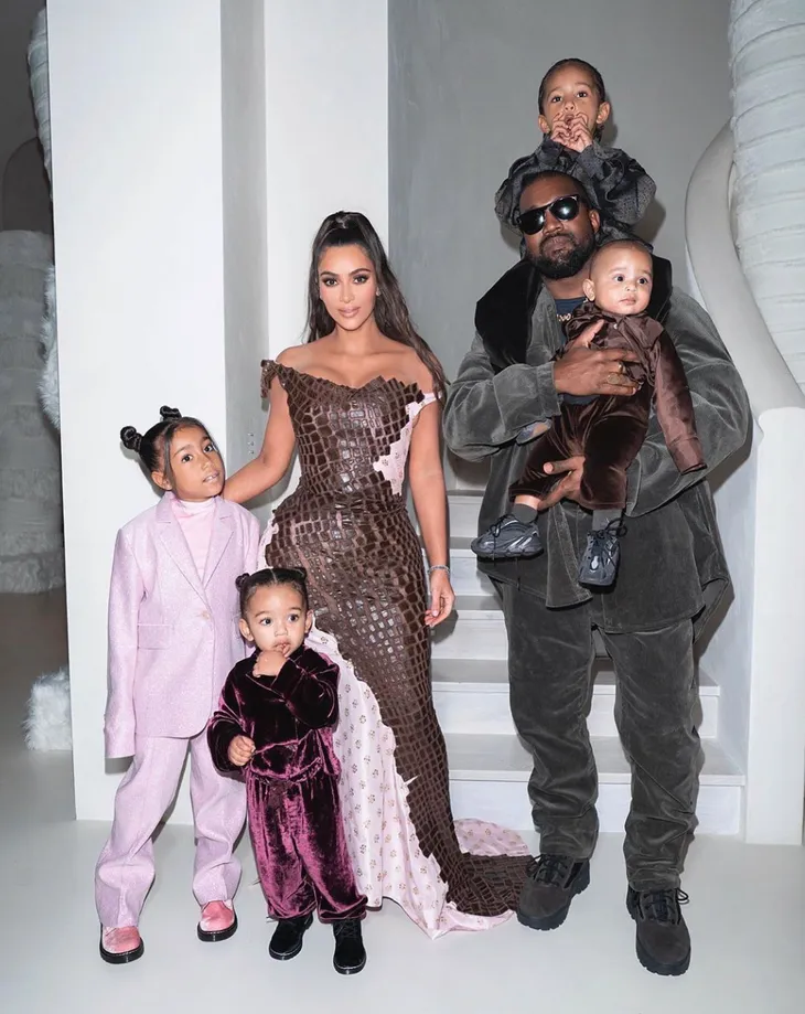 Kanye West xin lỗi vợ cũ Kim Kardashian vì đã quá phiền phức - Ảnh 1. Kanye West xin lỗi vợ cũ Kim Kardashian vì đã quá phiền phức - Ảnh 1.