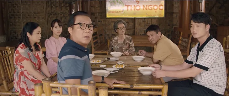 Thông gia ngõ hẹp - Tập 3: Ông Khôi hậm hực vì bị kẹt tại homestay 1 tuần - Ảnh 1. Thông gia ngõ hẹp - Tập 3: Ông Khôi hậm hực vì bị kẹt tại homestay 1 tuần - Ảnh 1.