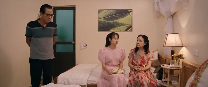 Thông gia ngõ hẹp - Tập 3: Cả nhà Linh cảm giác gia đình Phan có gì đó rất lạ - Ảnh 12. Thông gia ngõ hẹp - Tập 3: Cả nhà Linh cảm giác gia đình Phan có gì đó rất lạ - Ảnh 12.