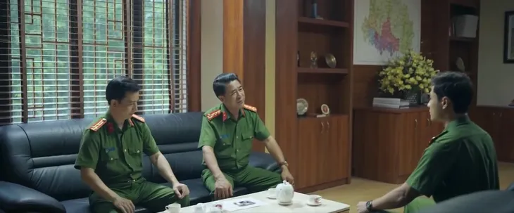 Đấu trí - Tập 49: Giám đốc TN Mobile bị làm tốt thí, ai là nội gián của công an? - Ảnh 1. Đấu trí - Tập 49: Giám đốc TN Mobile bị làm tốt thí, ai là nội gián của công an? - Ảnh 1.