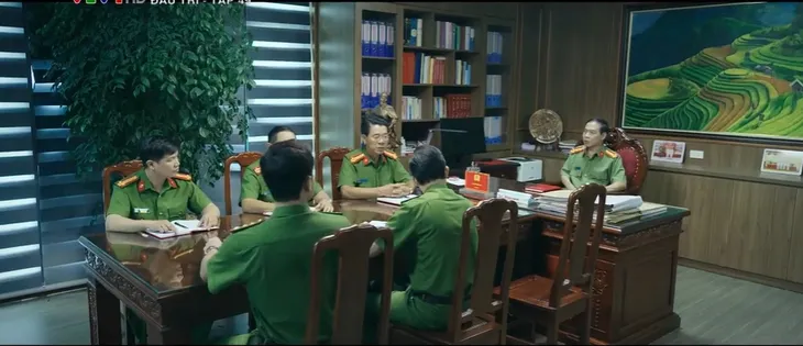 Đấu trí - Tập 49: Giám đốc TN Mobile bị làm tốt thí, ai là nội gián của công an? - Ảnh 14. Đấu trí - Tập 49: Giám đốc TN Mobile bị làm tốt thí, ai là nội gián của công an? - Ảnh 14.