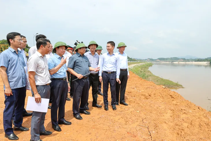 Thủ tướng Phạm Minh Chính khảo sát một số công trình, đồ án, dự án tại Yên Bái - Ảnh 7. Thủ tướng Phạm Minh Chính khảo sát một số công trình, đồ án, dự án tại Yên Bái - Ảnh 7.