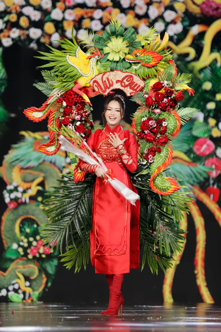 Những bộ trang phục văn hóa dân tộc ấn tượng tại Miss Grand Vietnam 2022 - Ảnh 10. Những bộ trang phục văn hóa dân tộc ấn tượng tại Miss Grand Vietnam 2022 - Ảnh 10.