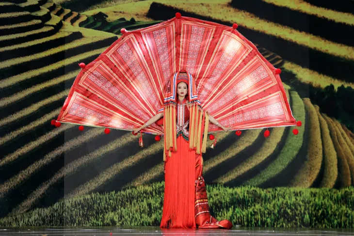 Những bộ trang phục văn hóa dân tộc ấn tượng tại Miss Grand Vietnam 2022 - Ảnh 11. Những bộ trang phục văn hóa dân tộc ấn tượng tại Miss Grand Vietnam 2022 - Ảnh 11.