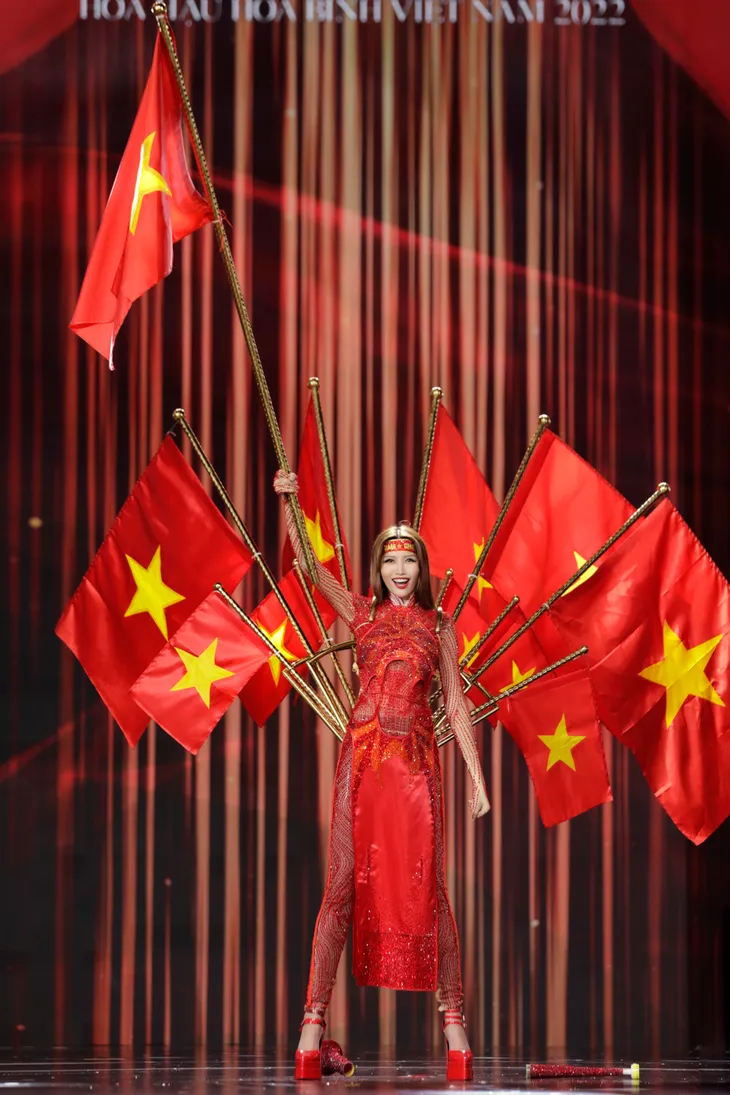 Những bộ trang phục văn hóa dân tộc ấn tượng tại Miss Grand Vietnam 2022 - Ảnh 14. Những bộ trang phục văn hóa dân tộc ấn tượng tại Miss Grand Vietnam 2022 - Ảnh 14.