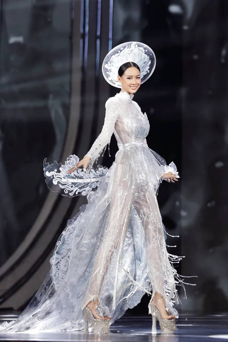 Những bộ trang phục văn hóa dân tộc ấn tượng tại Miss Grand Vietnam 2022 - Ảnh 16. Những bộ trang phục văn hóa dân tộc ấn tượng tại Miss Grand Vietnam 2022 - Ảnh 16.