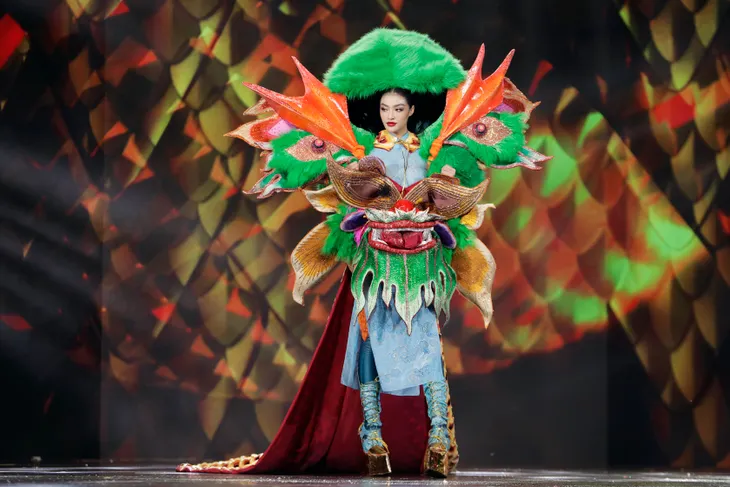 Những bộ trang phục văn hóa dân tộc ấn tượng tại Miss Grand Vietnam 2022 - Ảnh 6. Những bộ trang phục văn hóa dân tộc ấn tượng tại Miss Grand Vietnam 2022 - Ảnh 6.