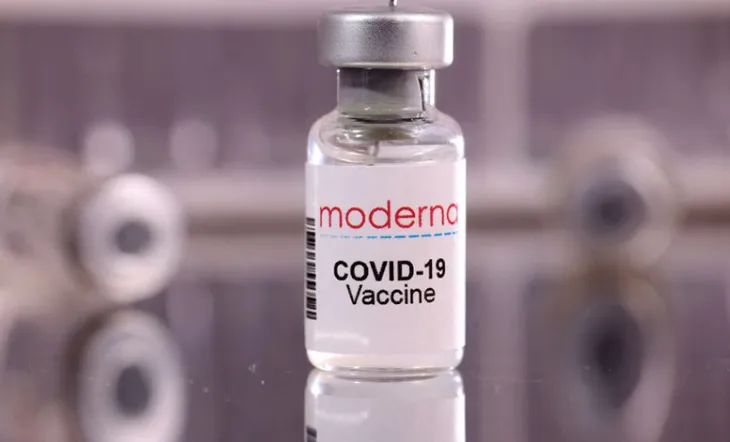 Moderna xin cấp phép vaccine ngừa Omicron cho thanh thiếu niên, trẻ nhỏ tại Mỹ - Ảnh 1. Moderna xin cấp phép vaccine ngừa Omicron cho thanh thiếu niên, trẻ nhỏ tại Mỹ - Ảnh 1.
