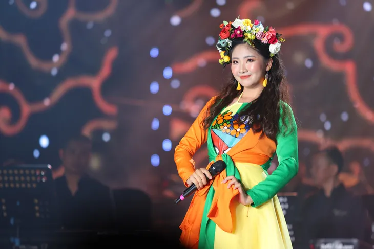 Vòng Chung kết toàn quốc Giải Sao Mai 2022: Các thí sinh tự tin tỏa sáng trong đêm thi thứ hai - Ảnh 3. Vòng Chung kết toàn quốc Giải Sao Mai 2022: Các thí sinh tự tin tỏa sáng trong đêm thi thứ hai - Ảnh 3.