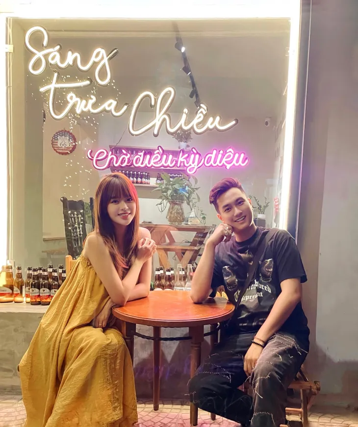 Sao Việt trong ngày 25/9: Vân Dung khoe eo thon, Tuấn Hưng quỳ gối khóc trong show Ban công - Ảnh 6. Sao Việt trong ngày 25/9: Vân Dung khoe eo thon, Tuấn Hưng quỳ gối khóc trong show Ban công - Ảnh 6.