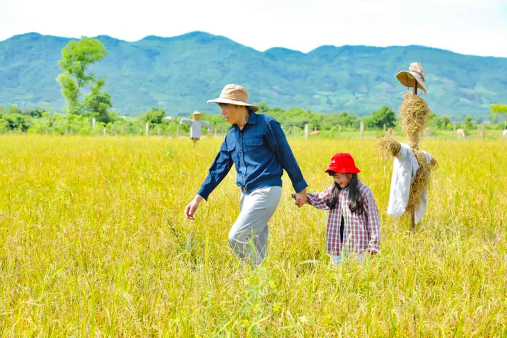Loạt hình khắc khổ của Thái Hòa trong phim mới sắp lên sóng VTV - Ảnh 8. Loạt hình khắc khổ của Thái Hòa trong phim mới sắp lên sóng VTV - Ảnh 8.