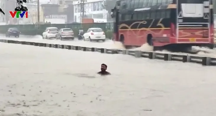 Ấn Độ: Sét đánh và mưa lớn cướp đi sinh mạng của 36 người - Ảnh 1. Ấn Độ: Sét đánh và mưa lớn cướp đi sinh mạng của 36 người - Ảnh 1.