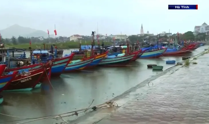 Bão Noru tăng 5 cấp trong 24 giờ, các tỉnh Bắc Trung Bộ khẩn trương ứng phó - Ảnh 2. Bão Noru tăng 5 cấp trong 24 giờ, các tỉnh Bắc Trung Bộ khẩn trương ứng phó - Ảnh 2.