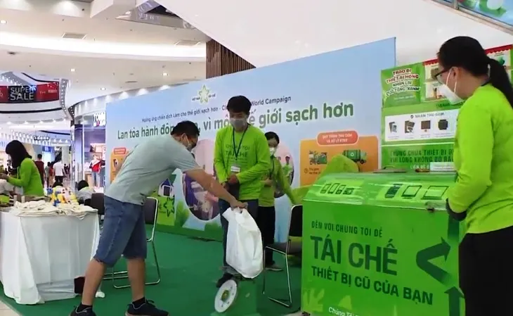 Đổi rác điện tử, nhận quà tặng xanh - Ảnh 1. Đổi rác điện tử, nhận quà tặng xanh - Ảnh 1.