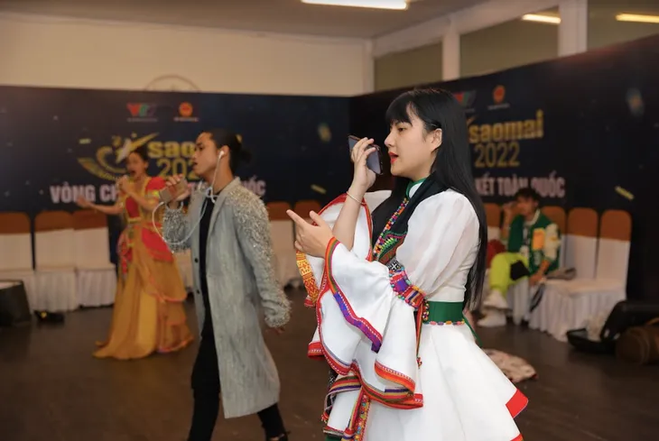 Top 14 Sao Mai 2022 hối hả tập luyện trước giờ G đêm thi thứ hai - Ảnh 25. Top 14 Sao Mai 2022 hối hả tập luyện trước giờ G đêm thi thứ hai - Ảnh 25.