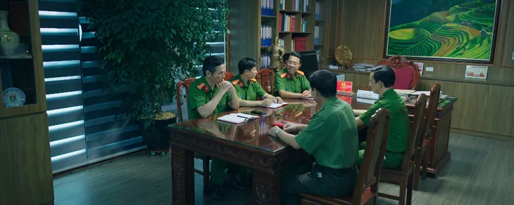 Đấu trí - Tập 50: Đại tá Giang nghi ngờ công an tỉnh Đông Bình có nội gián - Ảnh 8. Đấu trí - Tập 50: Đại tá Giang nghi ngờ công an tỉnh Đông Bình có nội gián - Ảnh 8.