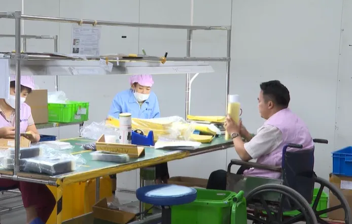 Tháo gỡ khó khăn cho doanh nghiệp tiếp nhận lao động khuyết tật - Ảnh 1.