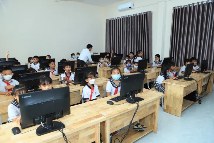 Ngân hàng tái thiết Đức đồng hành cùng NovaGroup tài trợ dự án giáo dục cho học sinh tiểu học - Ảnh 4. Ngân hàng tái thiết Đức đồng hành cùng NovaGroup tài trợ dự án giáo dục cho học sinh tiểu học - Ảnh 4.