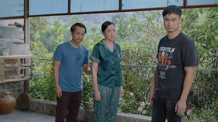 Ga-ra hạnh phúc - Tập 22: Biết sự thật về mẹ, Trung có làm lành với bố? - Ảnh 3. Ga-ra hạnh phúc - Tập 22: Biết sự thật về mẹ, Trung có làm lành với bố? - Ảnh 3.