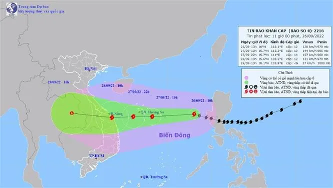 Bão số 4 di chuyển nhanh, có xu hướng mạnh lên - Ảnh 1. Bão số 4 di chuyển nhanh, có xu hướng mạnh lên - Ảnh 1.