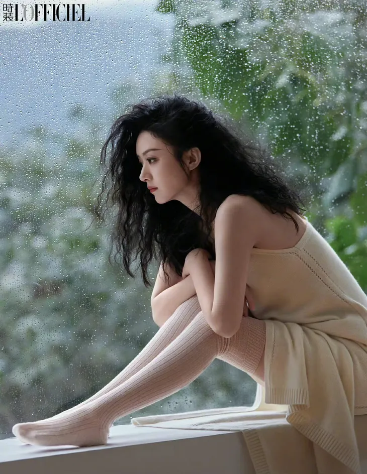 Triệu Lệ Dĩnh lạ lẫm với mái tóc bông xù - Ảnh 8. Triệu Lệ Dĩnh lạ lẫm với mái tóc bông xù - Ảnh 8.