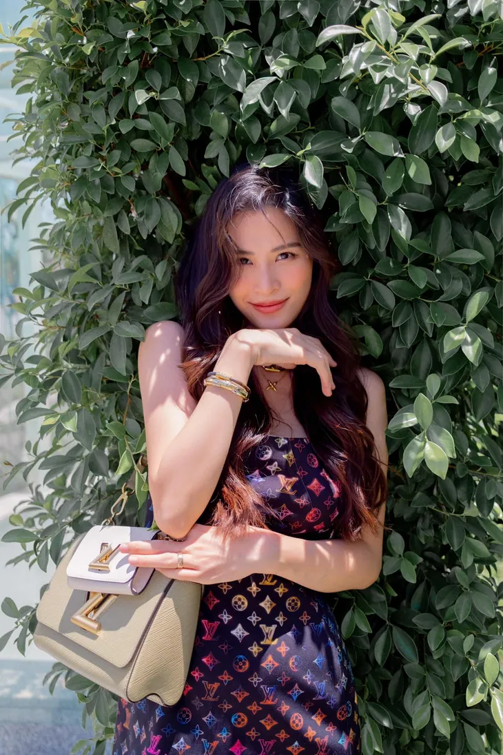 Đông Nhi - Bích Phương trình diễn tại Chung kết Miss Grand Vietnam 2022 - Ảnh 1. Đông Nhi - Bích Phương trình diễn tại Chung kết Miss Grand Vietnam 2022 - Ảnh 1.