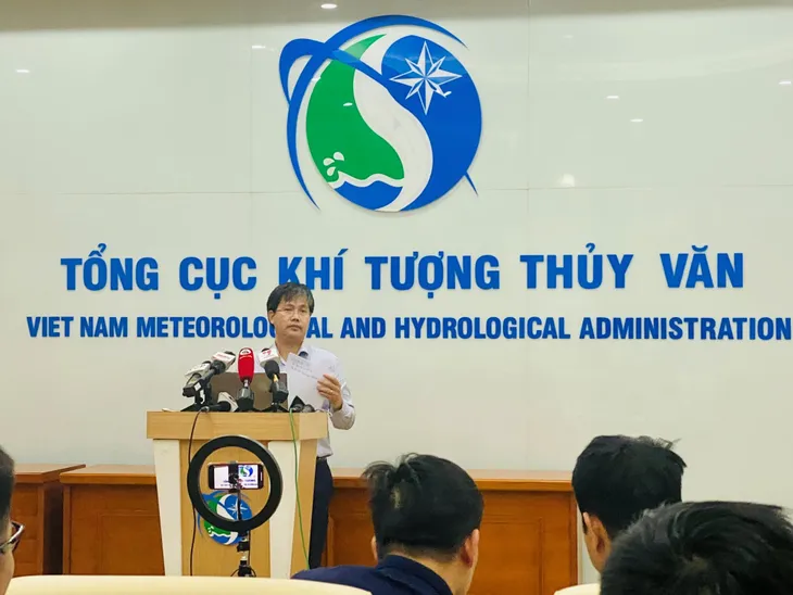 Bão Noru gây mưa lớn, nguy cơ ngập lụt tại 60 quận, huyện, thành phố, thị xã thuộc 10 địa phương - Ảnh 1. Bão Noru gây mưa lớn, nguy cơ ngập lụt tại 60 quận, huyện, thành phố, thị xã thuộc 10 địa phương - Ảnh 1.