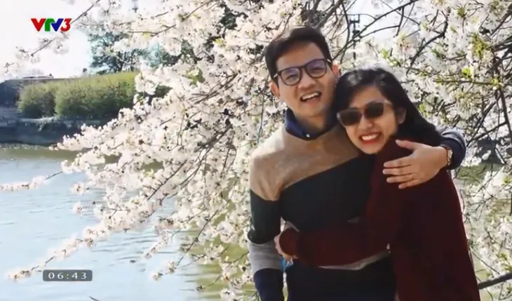 Ngưỡng mộ chuyện tình đẹp như mơ của cặp vợ chồng thi Ai là triệu phú - Ảnh 1. Ngưỡng mộ chuyện tình đẹp như mơ của cặp vợ chồng thi Ai là triệu phú - Ảnh 1.