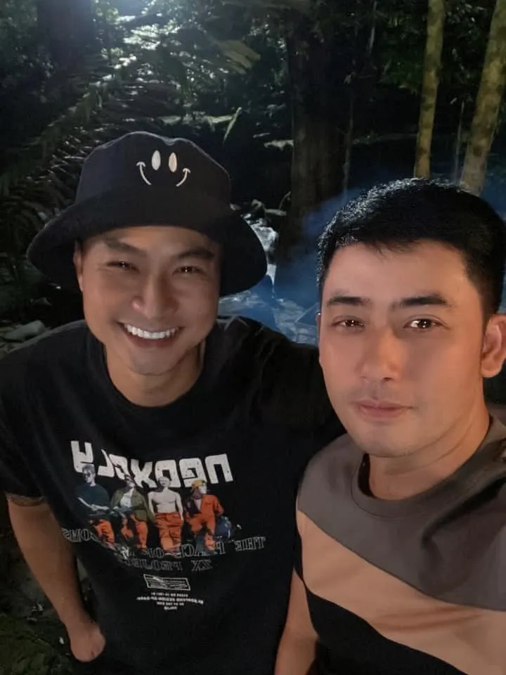 Hậu trường lầy lội của Trung trâu cùng anh em trong Ga-ra hạnh phúc - Ảnh 1. Hậu trường lầy lội của Trung trâu cùng anh em trong Ga-ra hạnh phúc - Ảnh 1.