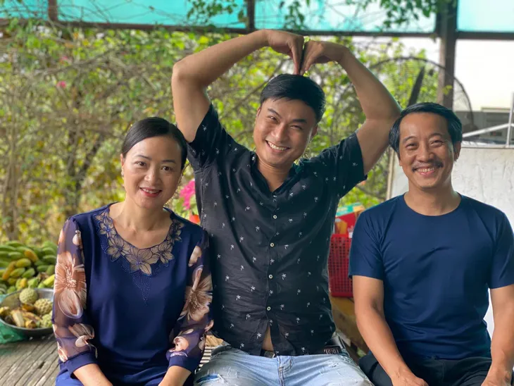 Hậu trường lầy lội của Trung trâu cùng anh em trong Ga-ra hạnh phúc - Ảnh 10. Hậu trường lầy lội của Trung trâu cùng anh em trong Ga-ra hạnh phúc - Ảnh 10.